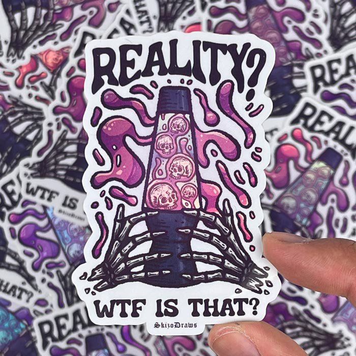 Adesivo fustellato in vinile con mani di scheletro che tengono una lampada lava, teschi fluttuanti e la scritta “REALITY? WFT IS THAT?”, su uno sfondo di adesivi.