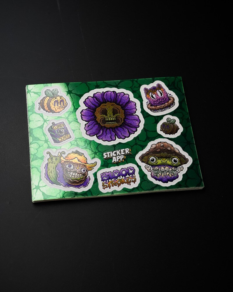 Foglio di adesivi della thank-you card di Bloodstrokes con un fiore-teschio, un mostro fungo e altre creature inquietanti su fondo verde lucido